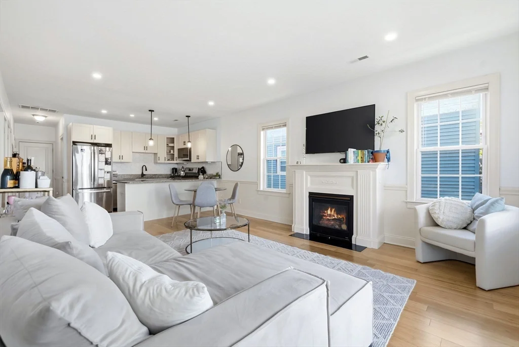 3 bed, 2 bath apartment for rent at 118 Saxton St Unit 3, Dorchester — photo 2 of 23