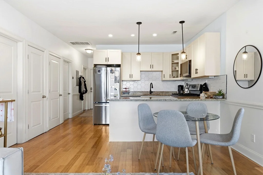 3 bed, 2 bath apartment for rent at 118 Saxton St Unit 3, Dorchester — photo 8 of 23