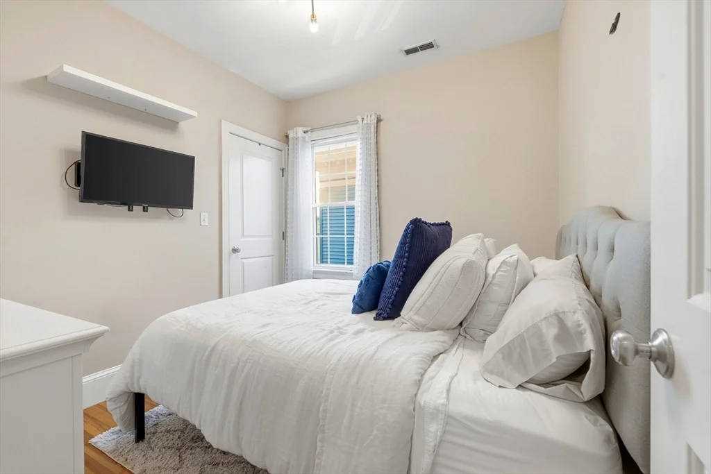 3 bed, 2 bath apartment for rent at 118 Saxton St Unit 3, Dorchester — photo 15 of 23