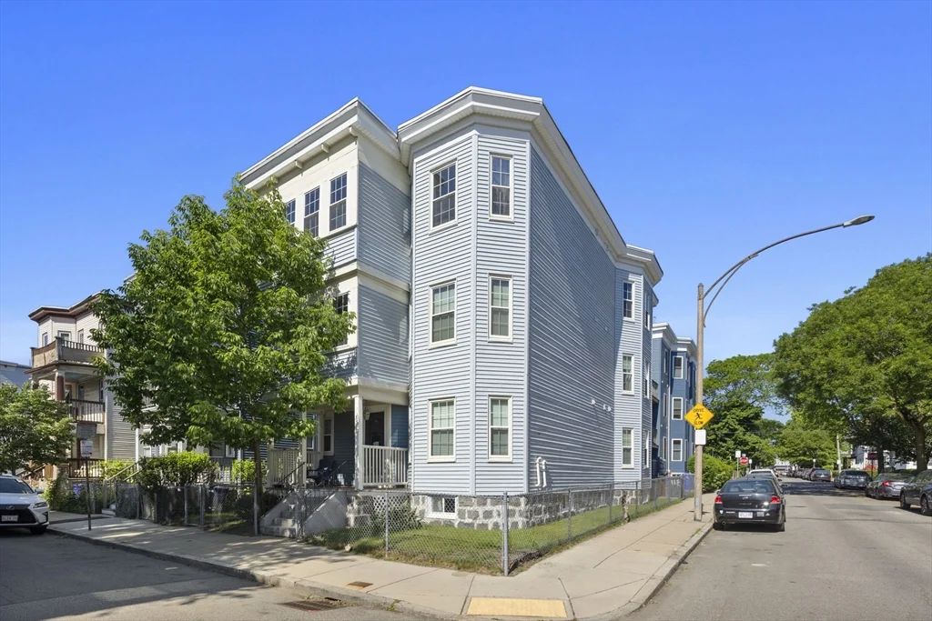 3 bed, 2 bath apartment for rent at 118 Saxton St Unit 3, Dorchester — photo 22 of 23