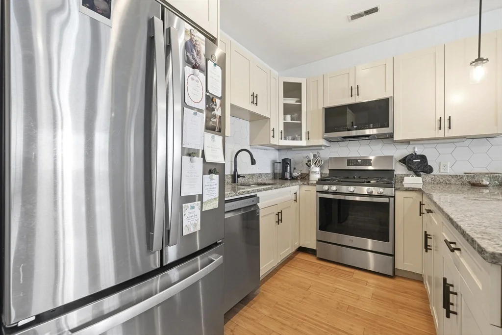 3 bed, 2 bath apartment for rent at 118 Saxton St Unit 3, Dorchester — photo 5 of 23
