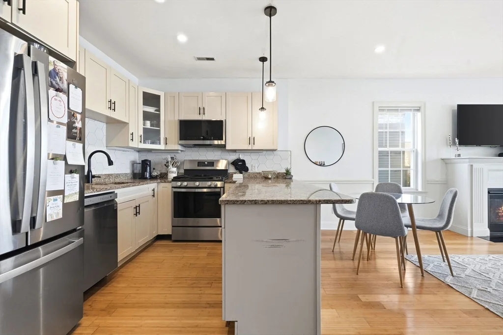 3 bed, 2 bath apartment for rent at 118 Saxton St Unit 3, Dorchester — photo 4 of 23