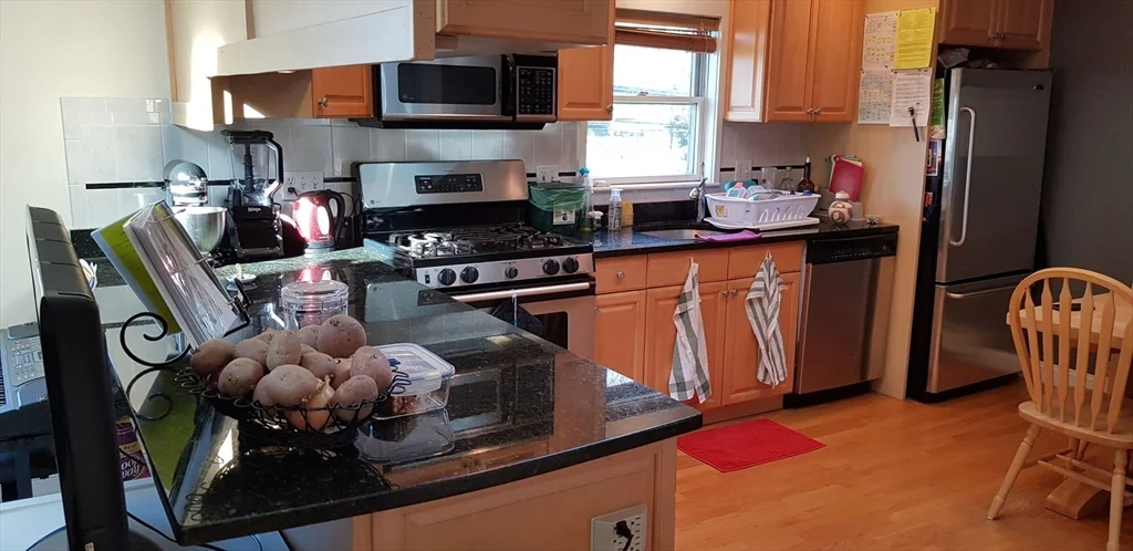 2 bed, 1 bath apartment for rent at 118 Sherman St Unit 118, Neighborhood Nine — photo 4 of 31