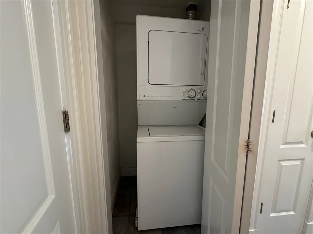 2 bed, 1 bath apartment for rent at 118 Sherman St Unit 118, Neighborhood Nine — photo 25 of 31