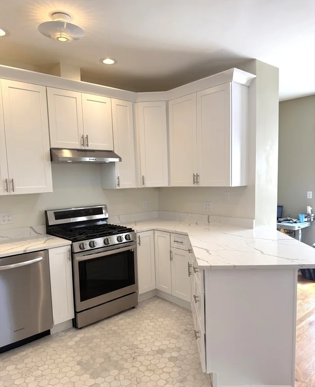 3 bed, 2 bath apartment for rent at 118 Trowbridge St Unit 6, Mid Cambridge — photo 3 of 27