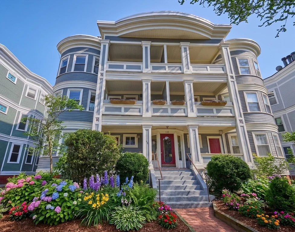 3 bed, 2 bath apartment for rent at 118 Trowbridge St Unit 6, Mid Cambridge — photo 1 of 27