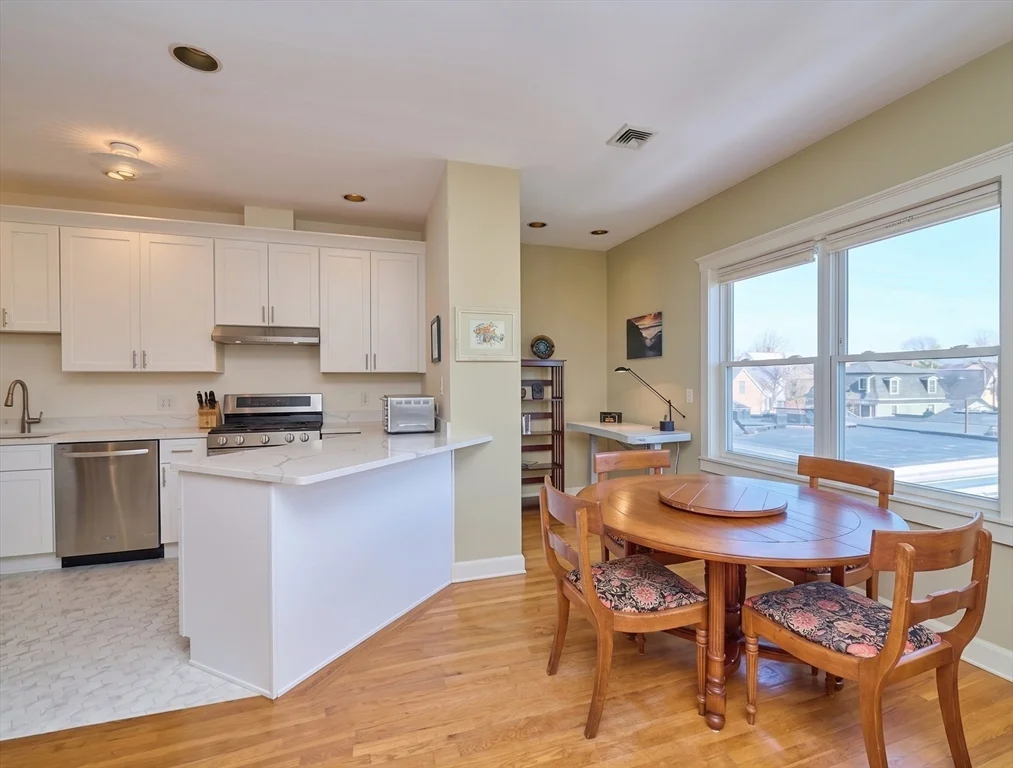 3 bed, 2 bath apartment for rent at 118 Trowbridge St Unit 6, Mid Cambridge — photo 6 of 27