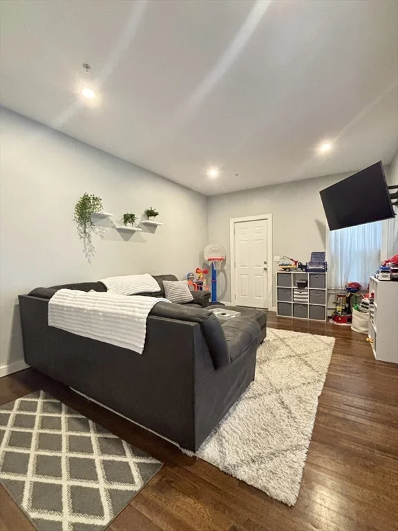 1 bed, 1 bath apartment for rent at 118 Vernon St Unit 2, Gardner — photo 2 of 14