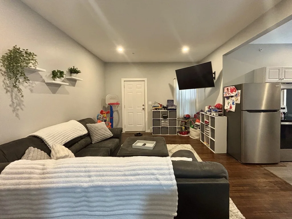 1 bed, 1 bath apartment for rent at 118 Vernon St Unit 2, Gardner — photo 3 of 14