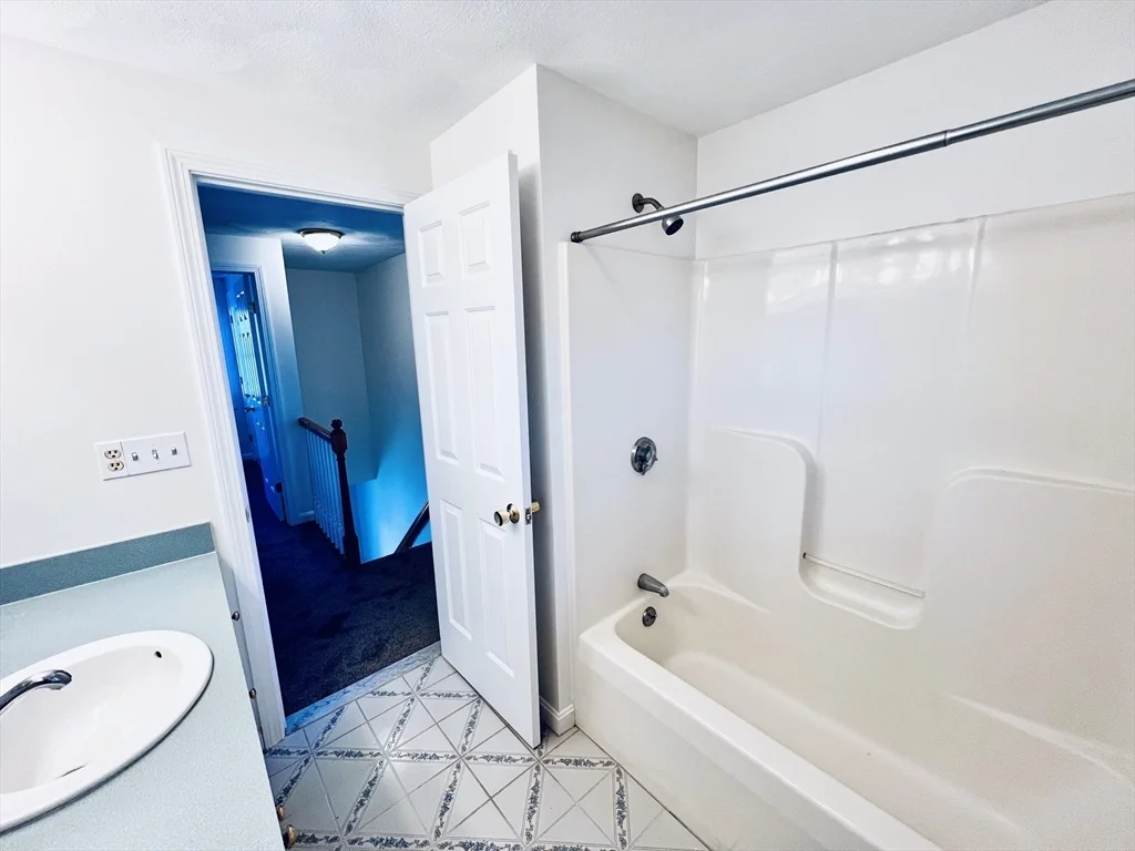 3 bed, 1 bath apartment for rent at 118 Wyoming Ave Unit 118, Oak Grove — photo 20 of 41