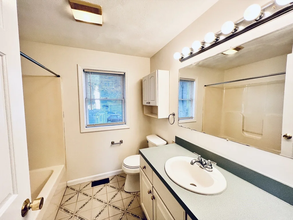 3 bed, 1 bath apartment for rent at 118 Wyoming Ave Unit 118, Oak Grove — photo 18 of 41
