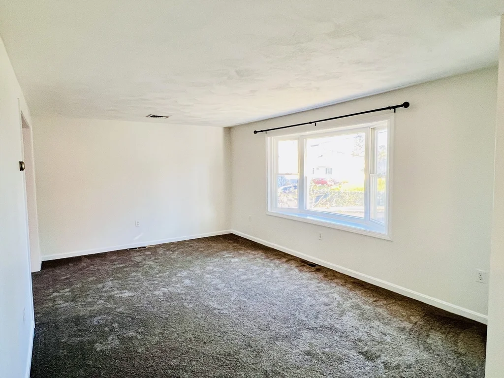 3 bed, 1 bath apartment for rent at 118 Wyoming Ave Unit 118, Oak Grove — photo 2 of 41