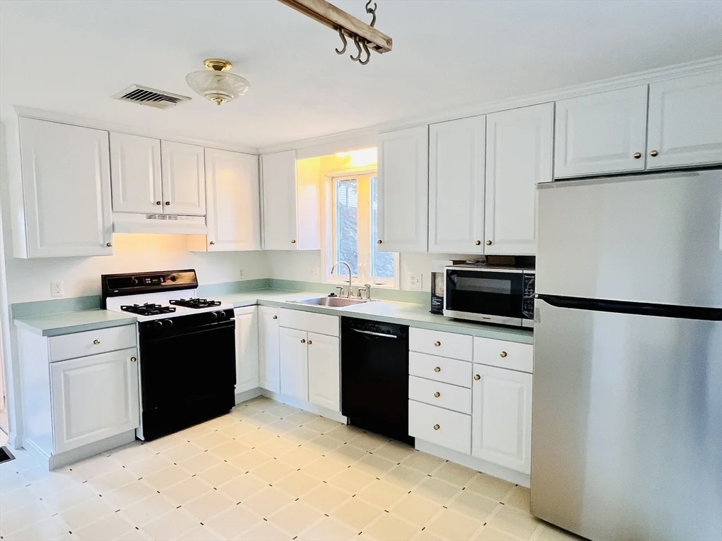 3 bed, 1 bath apartment for rent at 118 Wyoming Ave Unit 118, Oak Grove — photo 5 of 41