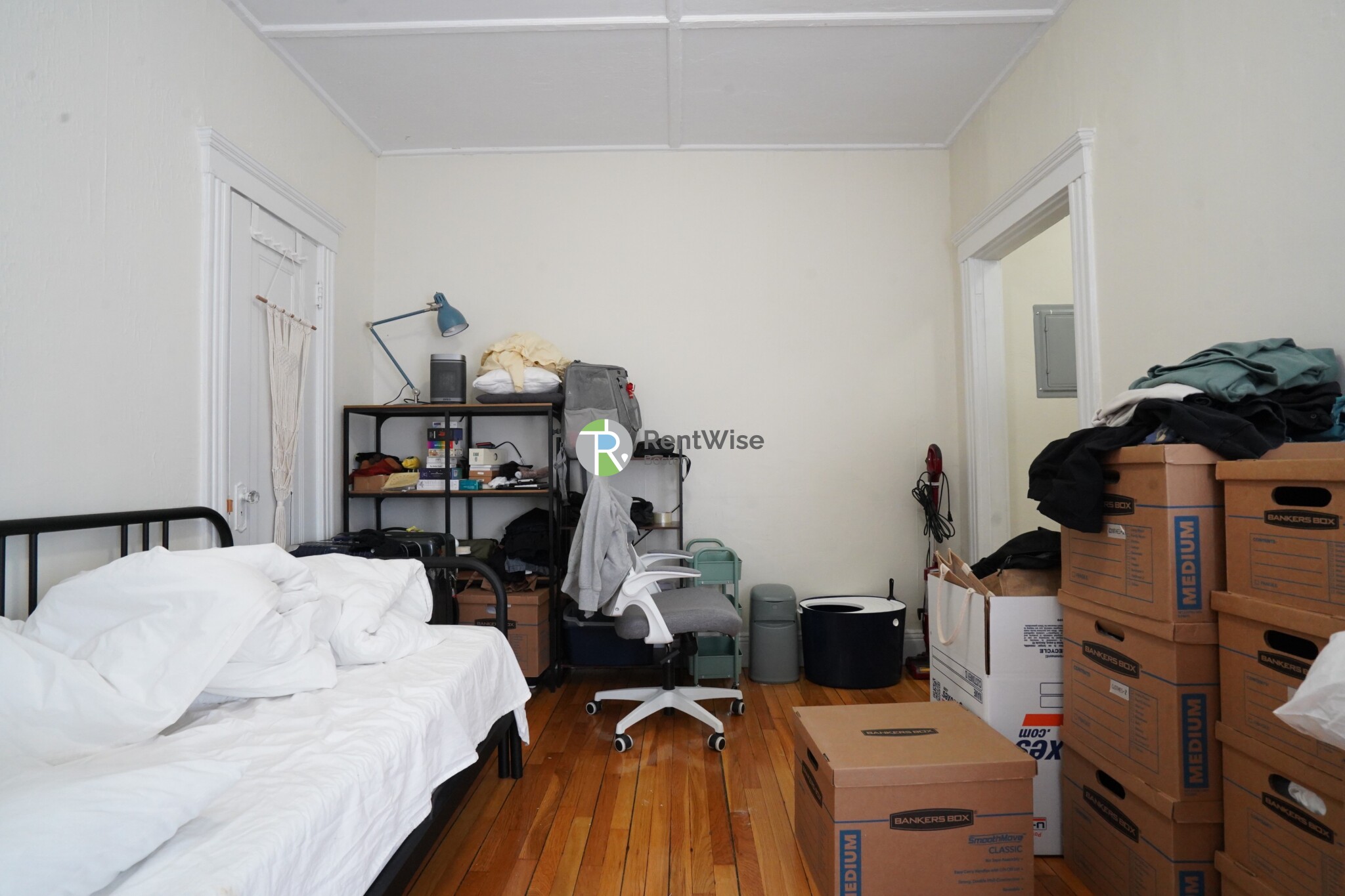 Studio bed, 1 bath apartment for rent at 1185 Boylston St Unit 2, Fenway — photo 3 of 9
