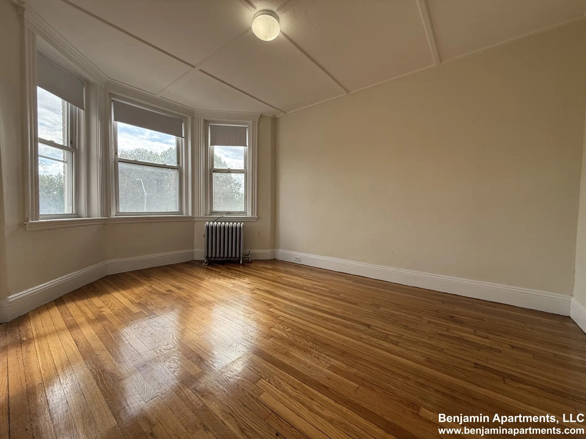 Studio bed, 1 bath apartment for rent at 1185 Boylston St Unit 20, Fenway — photo 1 of 9