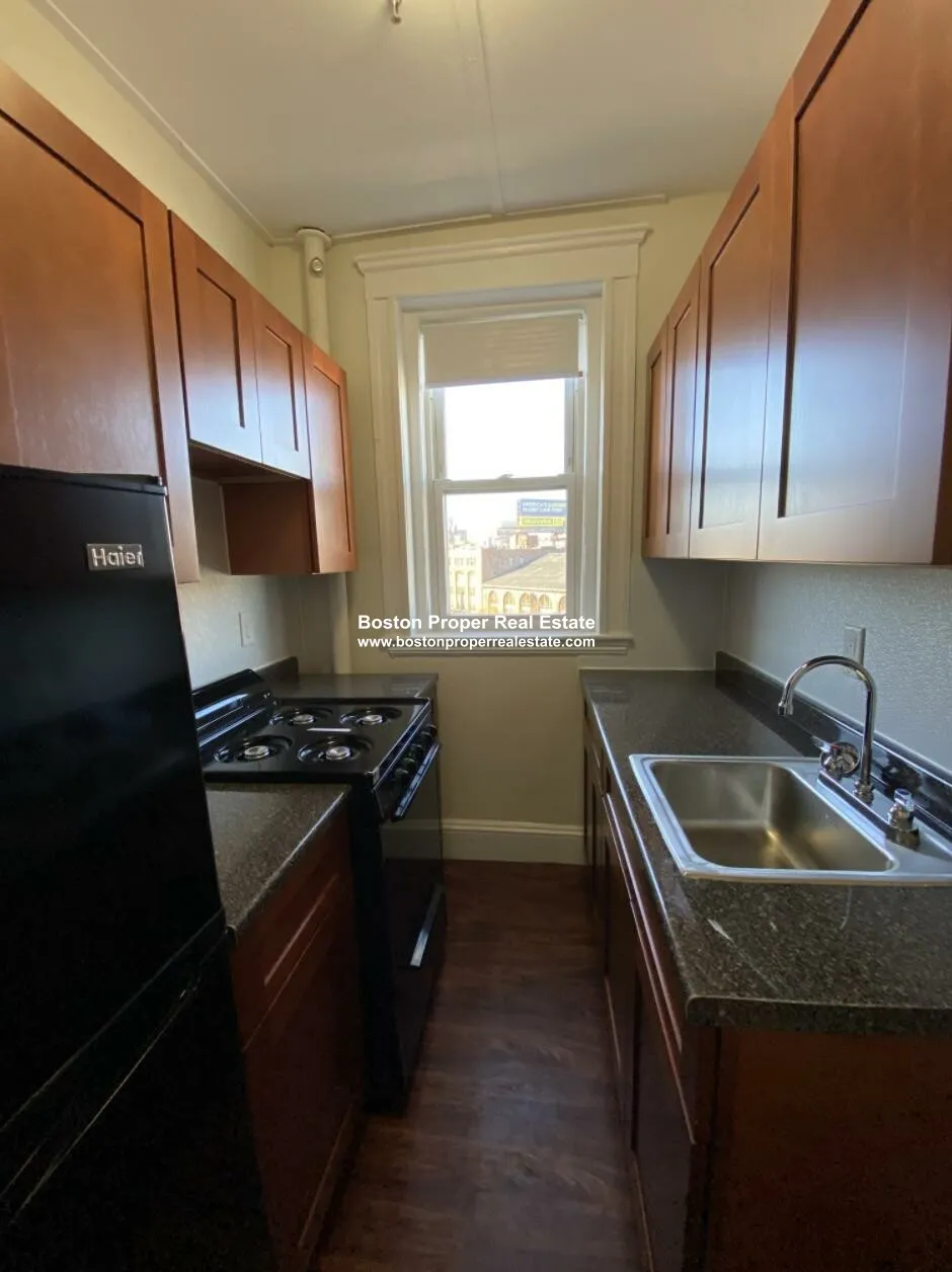 Studio bed, 1 bath apartment for rent at 1185 Boylston St Unit 32, Fenway — photo 3 of 5