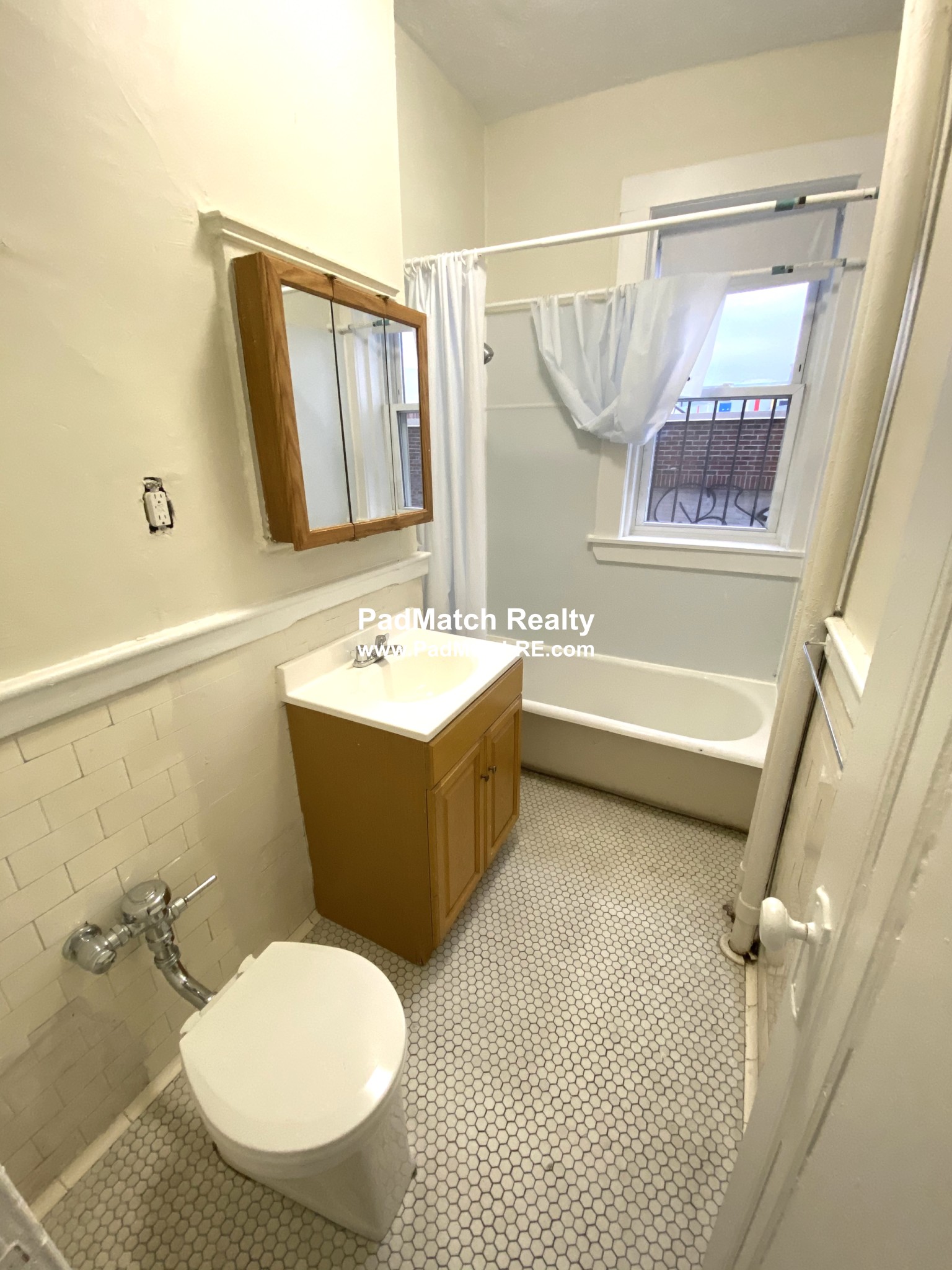 Studio bed, 1 bath apartment for rent at 1185 Boylston St Unit 5, Fenway — photo 7 of 10