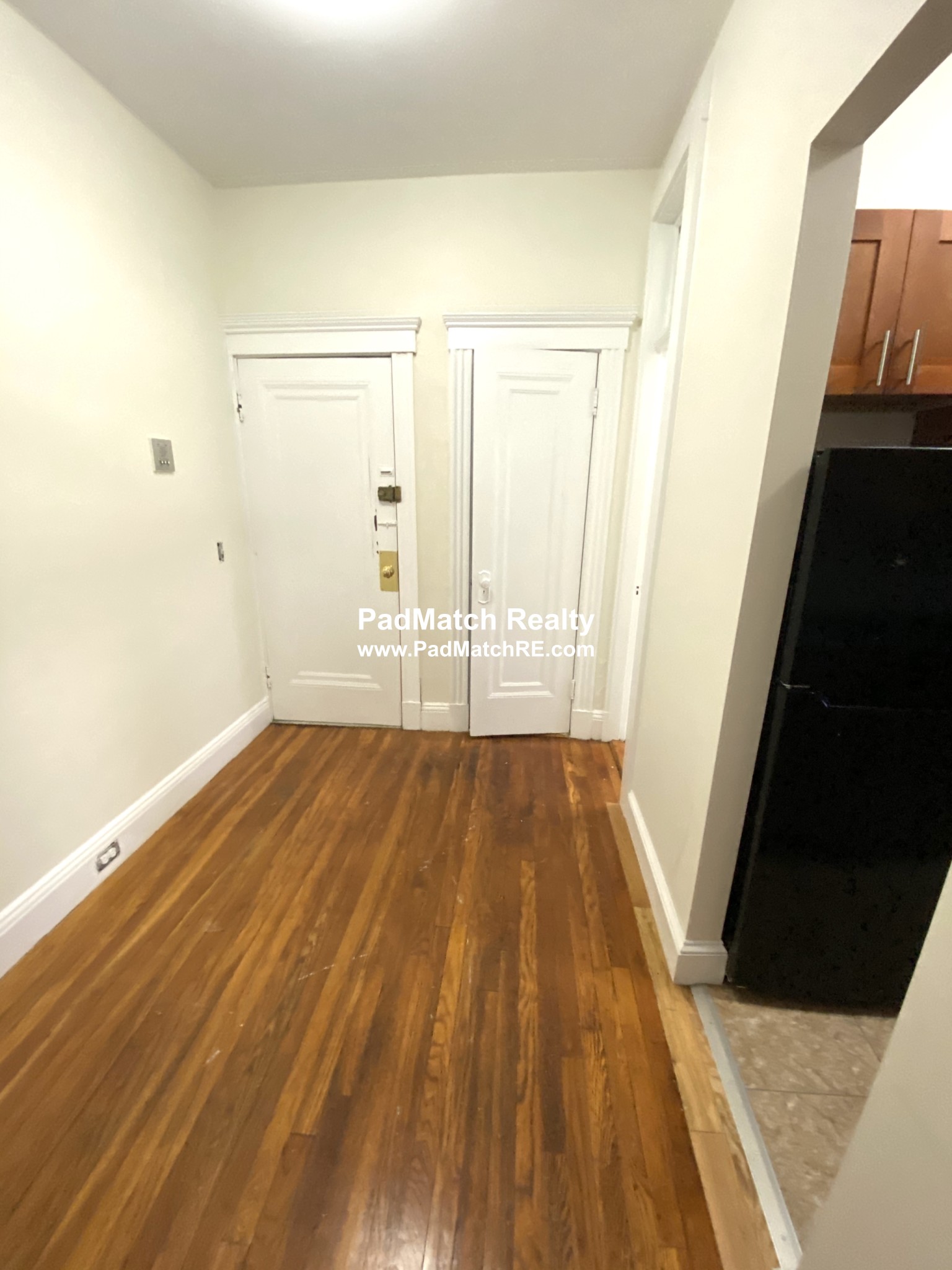 Studio bed, 1 bath apartment for rent at 1185 Boylston St Unit 5, Fenway — photo 3 of 10
