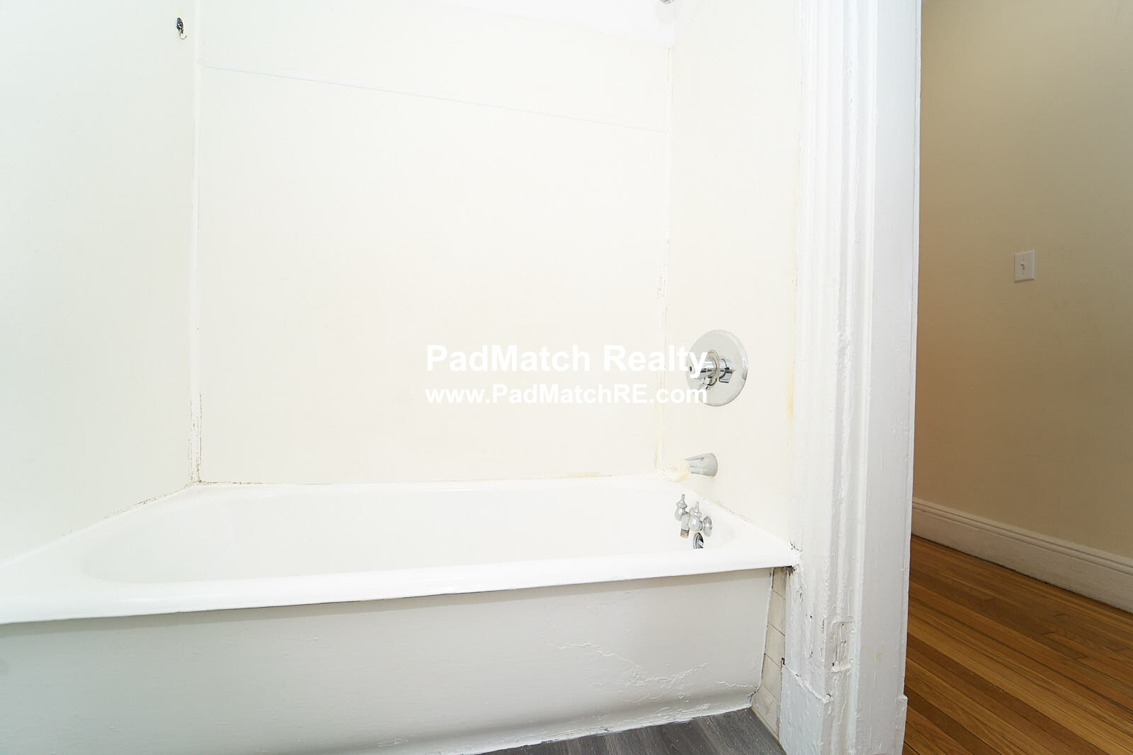 1 split bed, 1 bath apartment for rent at 1185 Boylston St Unit 6, Fenway — photo 12 of 18