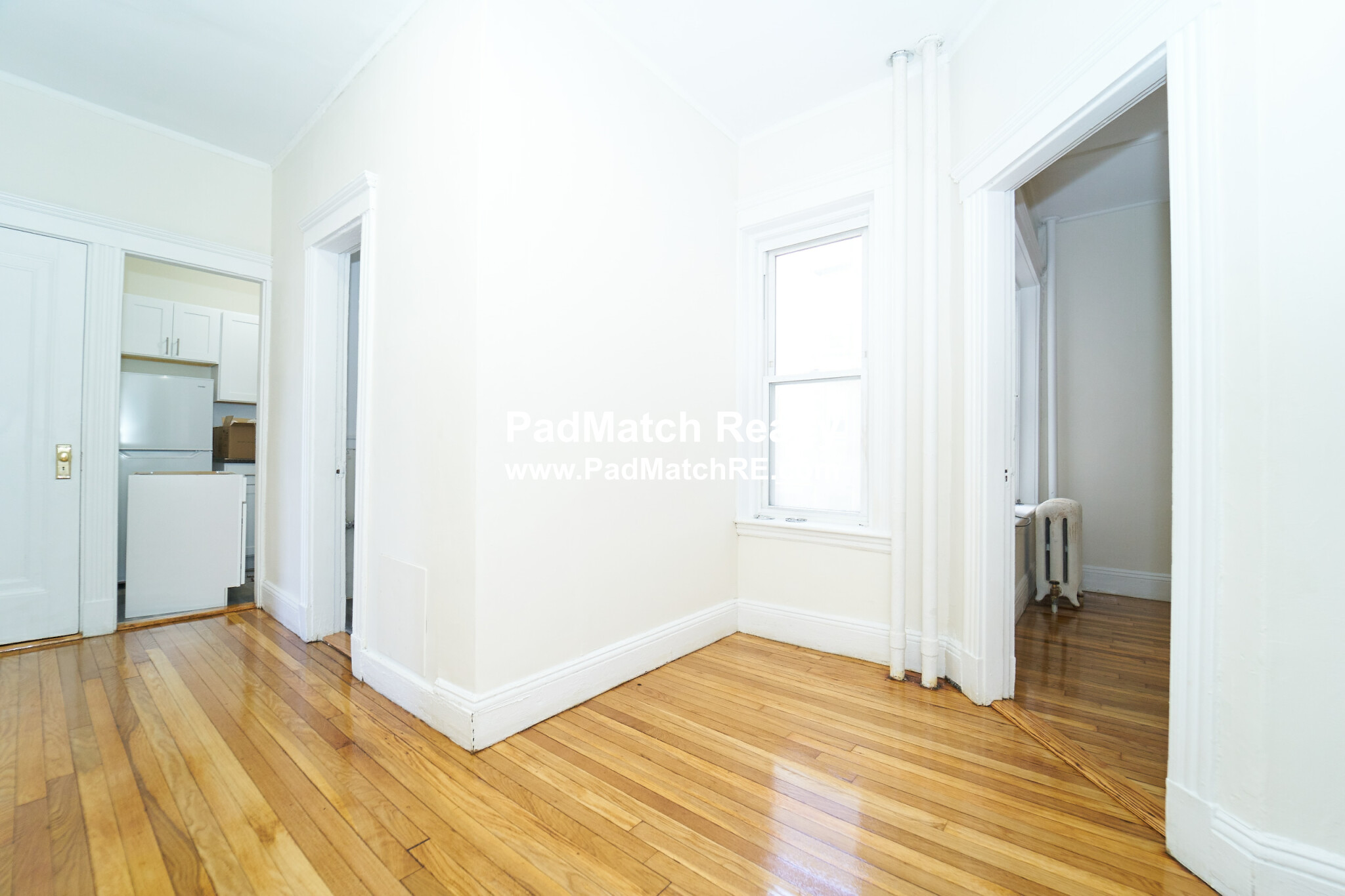1 split bed, 1 bath apartment for rent at 1185 Boylston St Unit 6, Fenway — photo 4 of 18