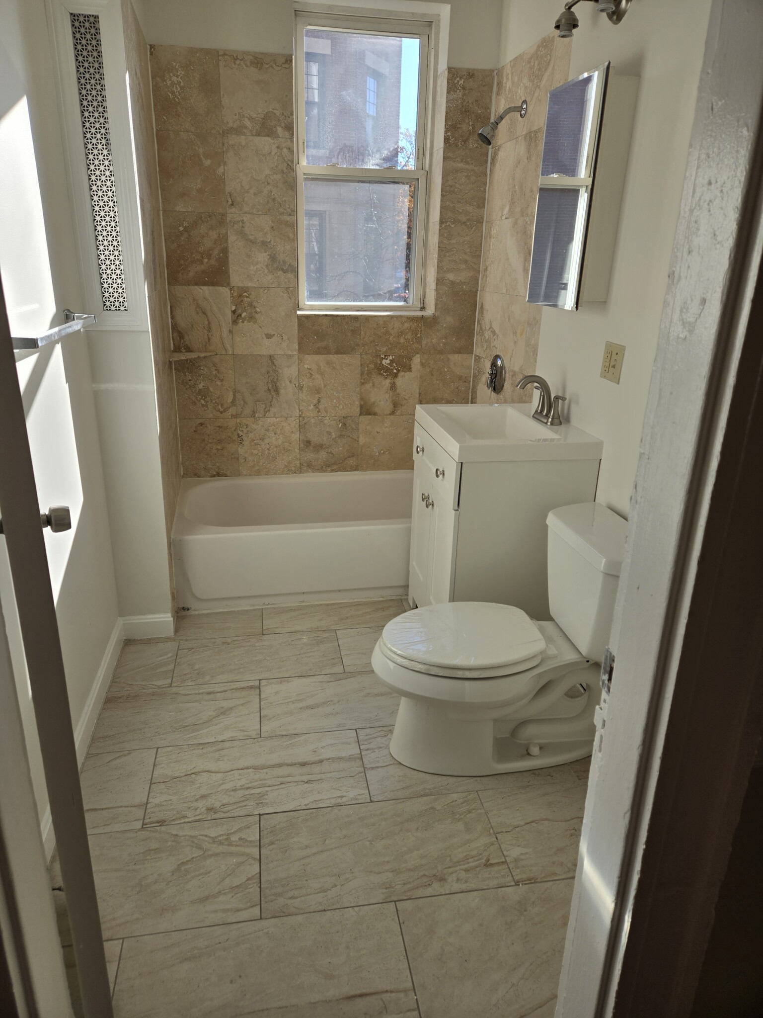 3 bed, 1 bath apartment for rent at 1185 Commonwealth Ave Unit 1, Allston — photo 10 of 15