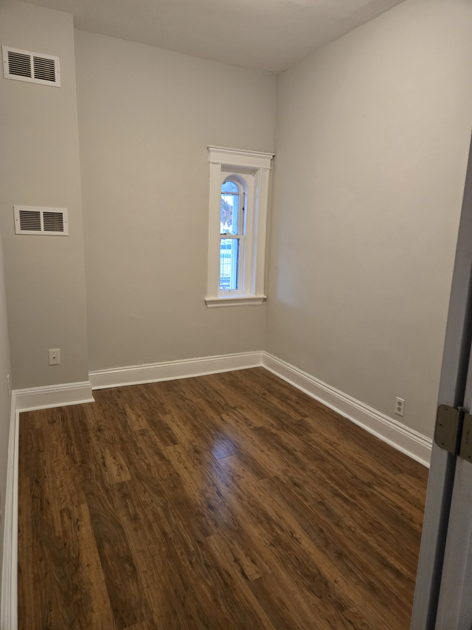 3 bed, 1 bath apartment for rent at 1185 Commonwealth Ave Unit 1, Allston — photo 5 of 15