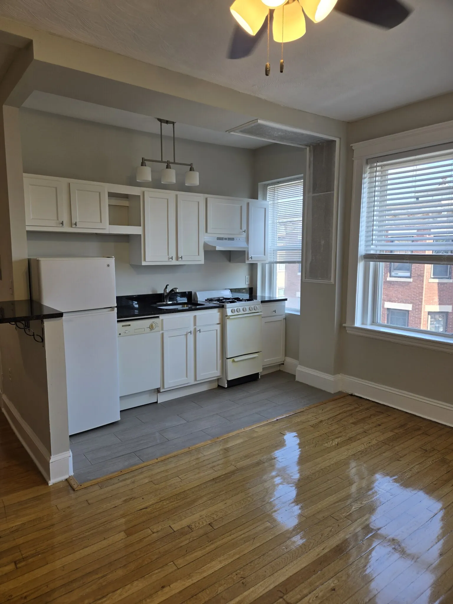 Studio bed, 1 bath apartment for rent at 1185 Commonwealth Ave Unit 15, Allston — photo 10 of 17