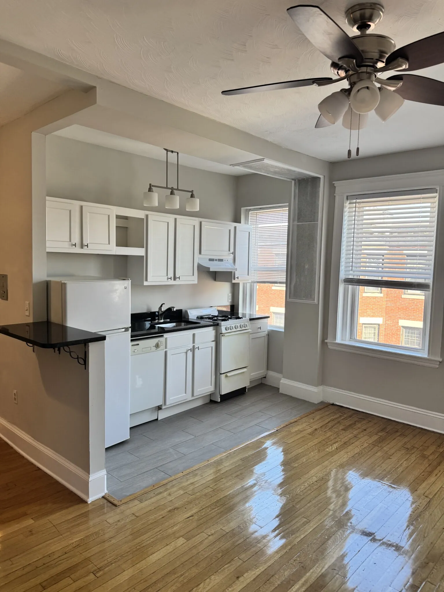 Studio bed, 1 bath apartment for rent at 1185 Commonwealth Ave Unit 15, Allston — photo 1 of 17