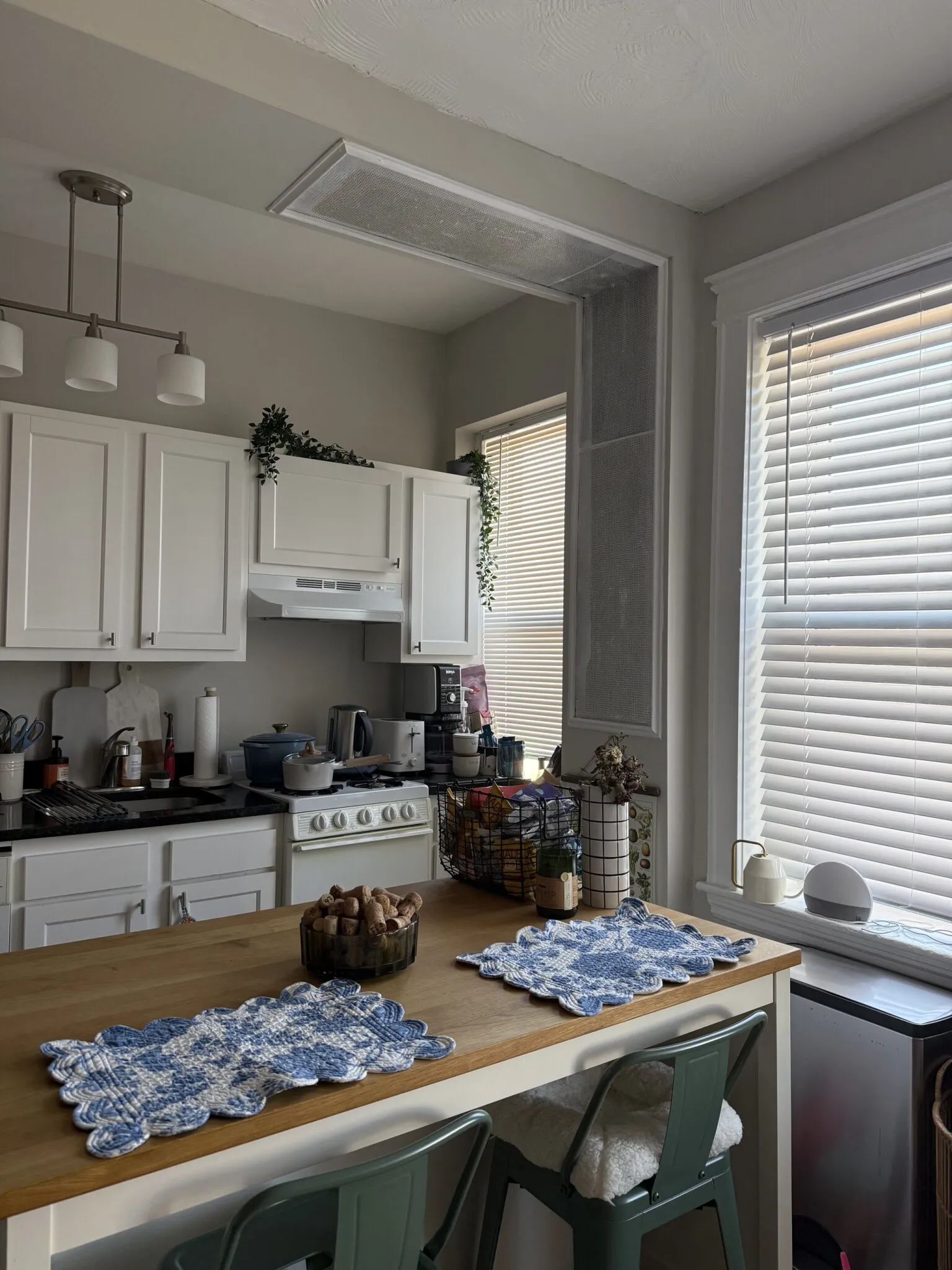 Studio bed, 1 bath apartment for rent at 1185 Commonwealth Ave Unit 15, Allston — photo 11 of 17