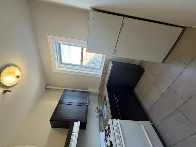 2 bed, 1 bath apartment for rent at 1185 Commonwealth Ave Unit 16, Allston — photo 4 of 8