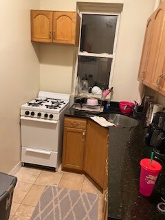 2 bed, 1 bath apartment for rent at 1185 Commonwealth Ave Unit 2, Allston — photo 5 of 9