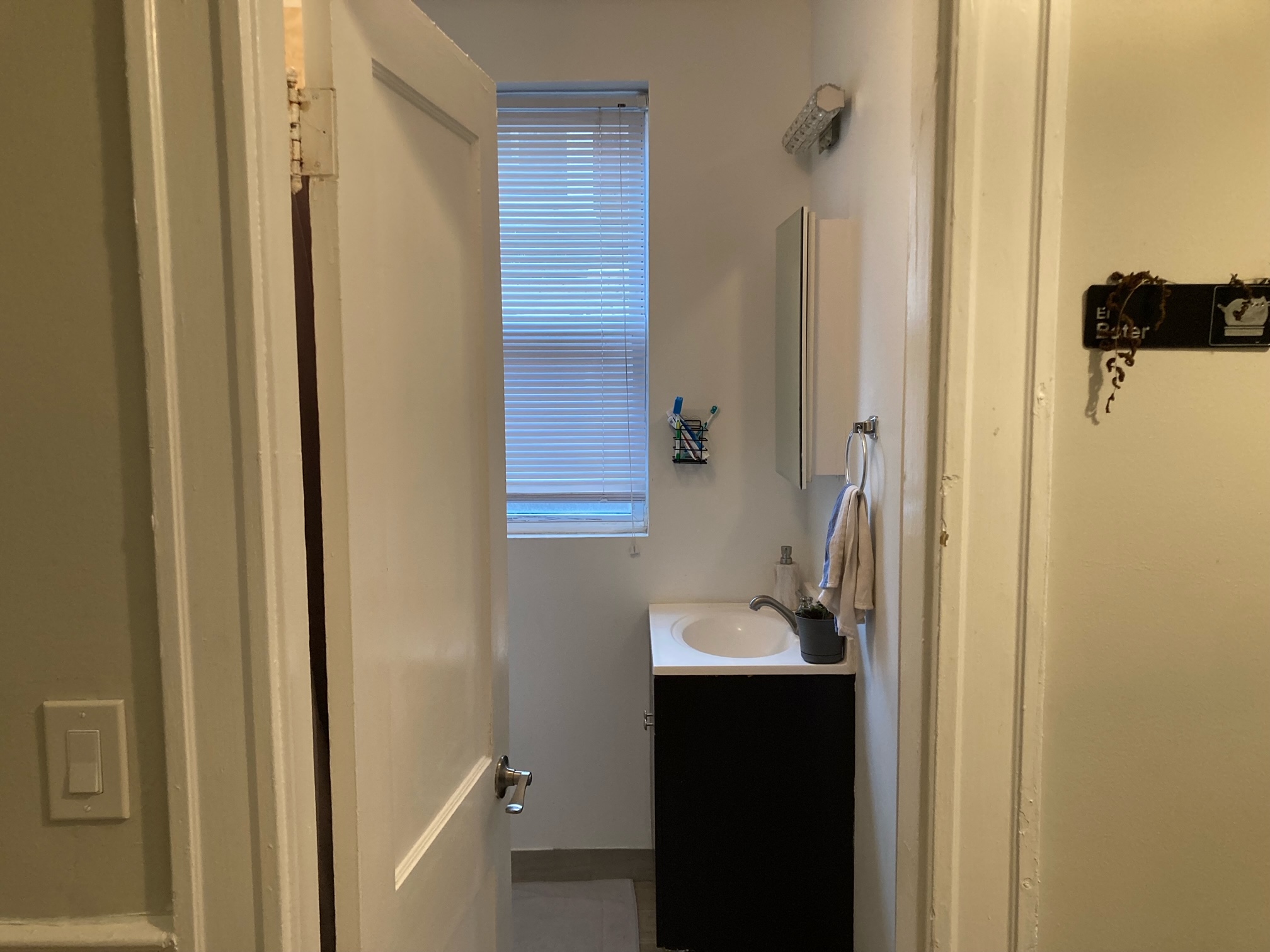 1 split bed, 1 bath apartment for rent at 1185 Commonwealth Ave Unit 9, Allston — photo 15 of 29
