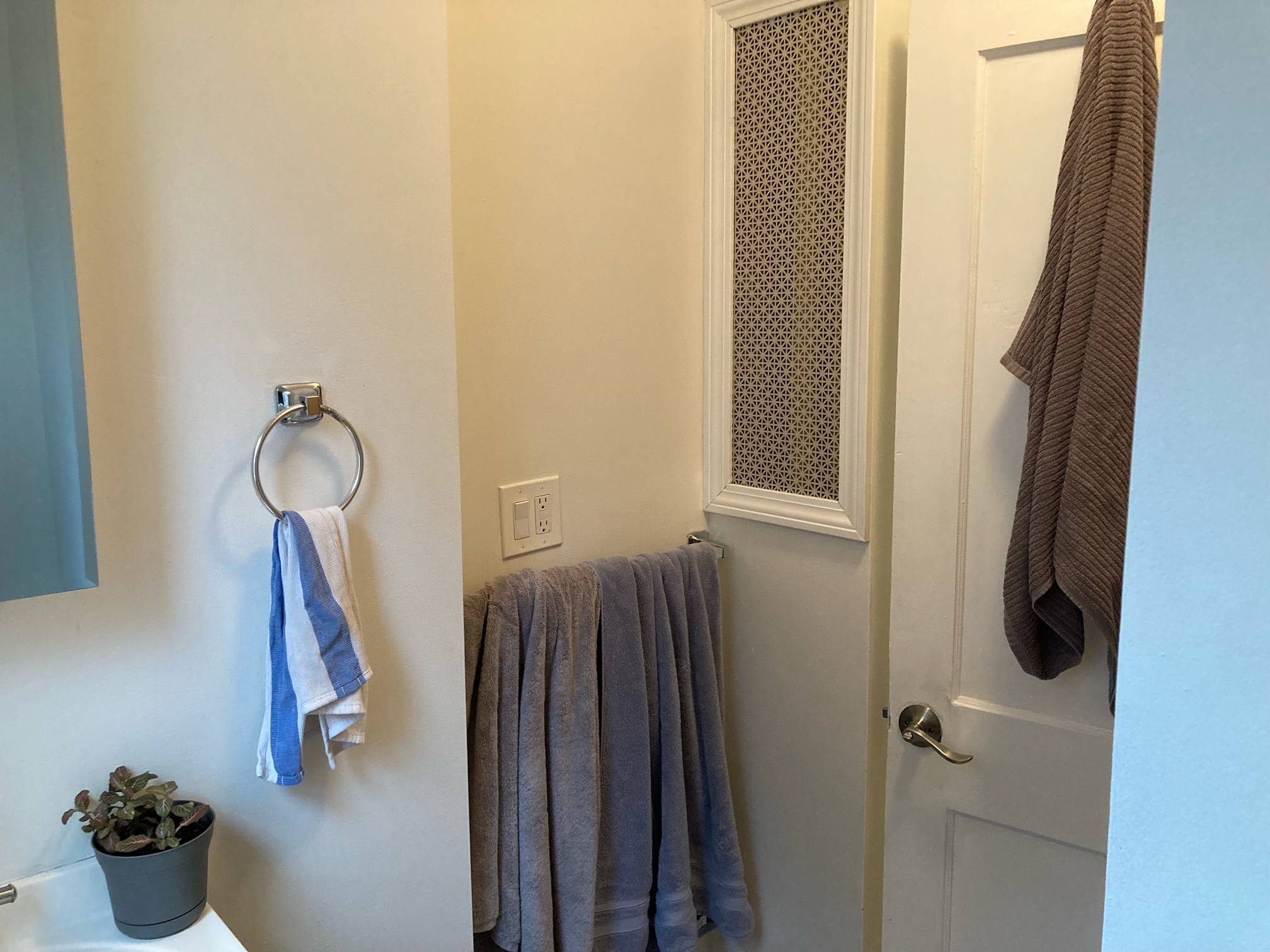 1 split bed, 1 bath apartment for rent at 1185 Commonwealth Ave Unit 9, Allston — photo 17 of 29