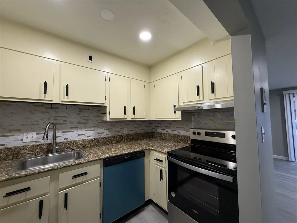 1 bed, 1 bath apartment for rent at 1186 Worcester Rd Unit 610, Framingham — photo 21 of 37