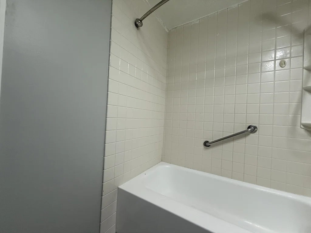 1 bed, 1 bath apartment for rent at 1186 Worcester Rd Unit 610, Framingham — photo 23 of 37