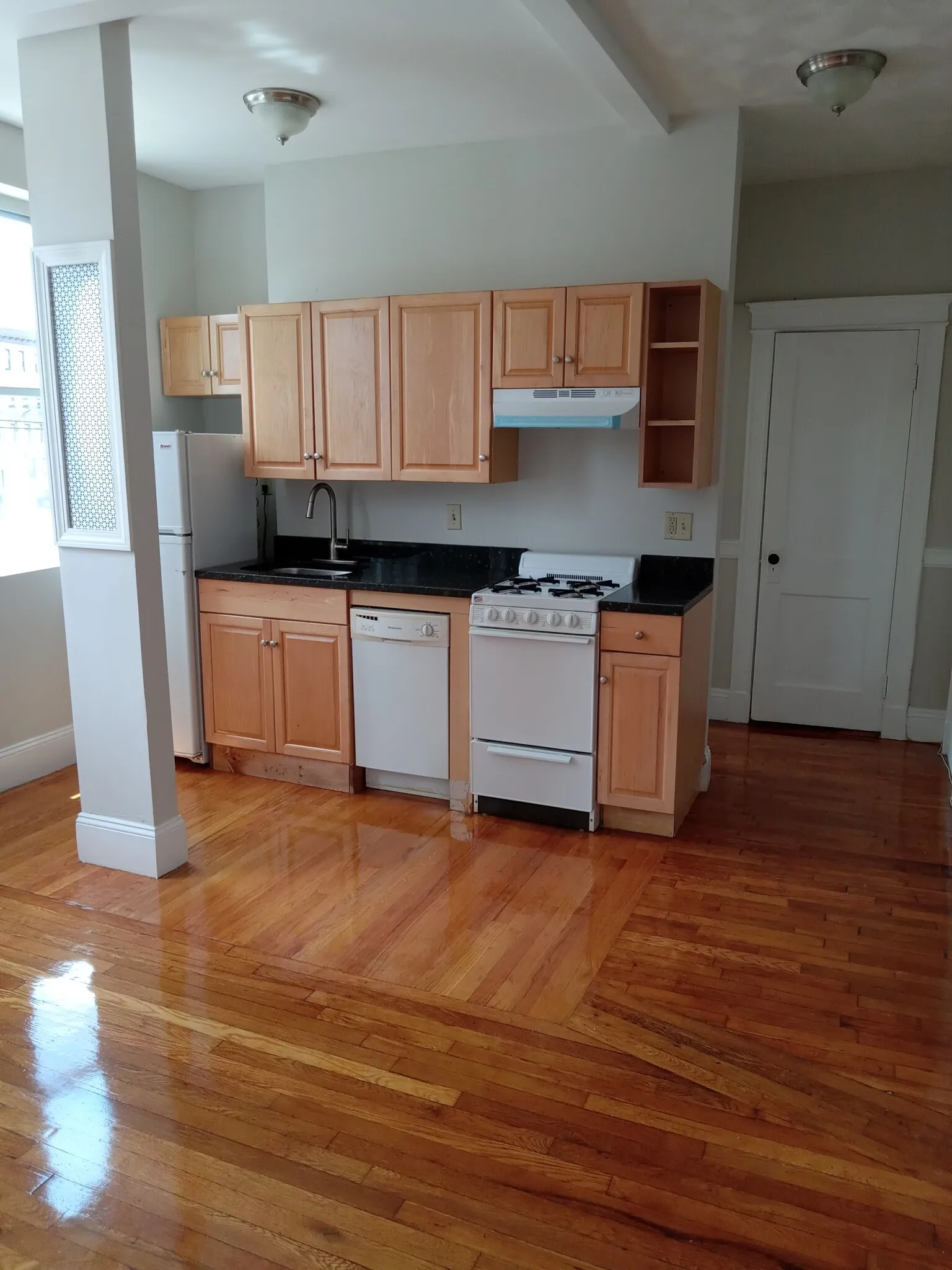 Studio bed, 1 bath apartment for rent at 1189 Commonwealth Ave Unit 6, Allston — photo 16 of 23