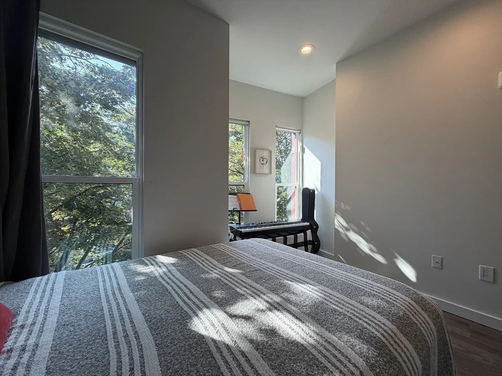 2 bed, 1 bath apartment for rent at 119-141 Hyde Park Ave Unit 131B, Jamaica Plain — photo 14 of 18