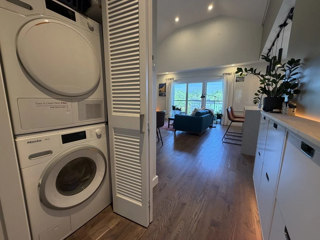 2 bed, 1 bath apartment for rent at 119-141 Hyde Park Ave Unit 131B, Jamaica Plain — photo 11 of 18