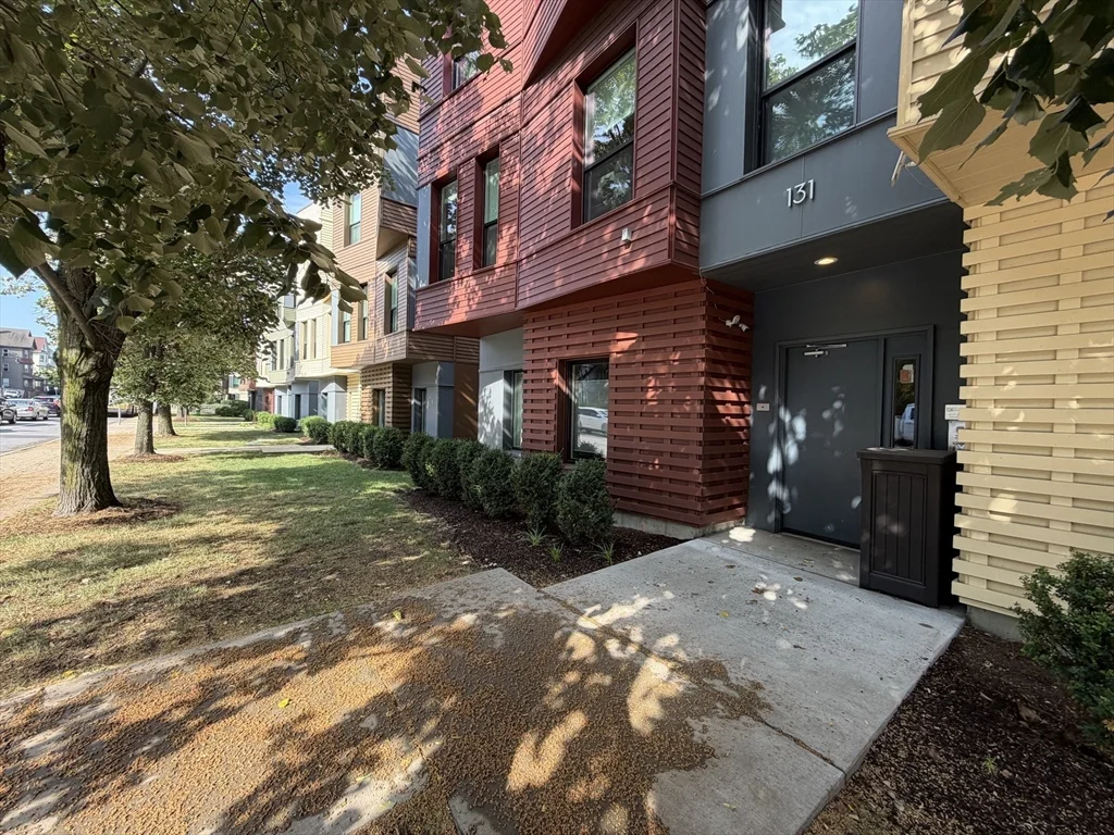 2 bed, 1 bath apartment for rent at 119-141 Hyde Park Ave Unit 131B, Jamaica Plain — photo 16 of 18