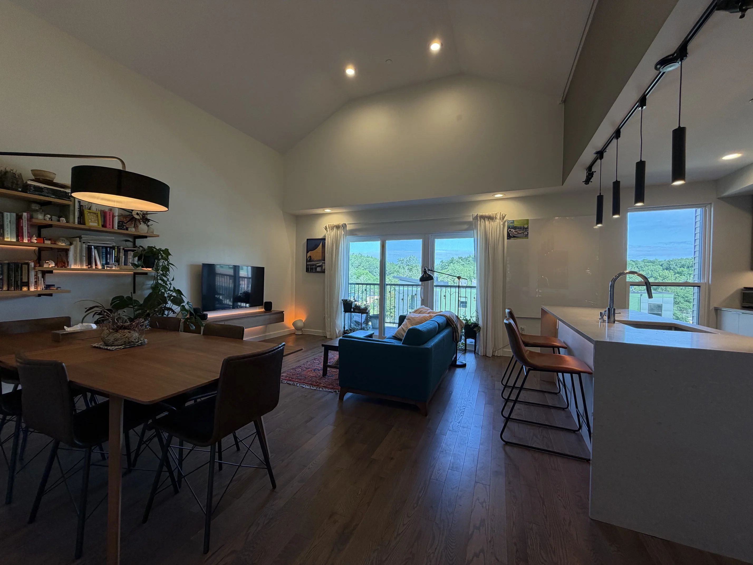 2 bed, 1 bath apartment for rent at 119-141 Hyde Park Ave Unit 131B, Jamaica Plain — photo 6 of 18
