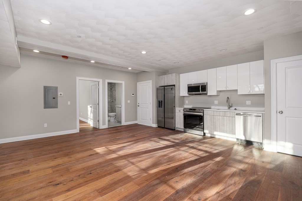 1 bed, 1 bath apartment for rent at 119 Addison Unit 3, East Boston — photo 2 of 6