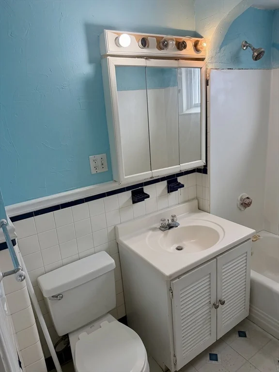 3 bed, 1 bath apartment for rent at 119 Airlie St Unit 2, Burncoat — photo 14 of 17