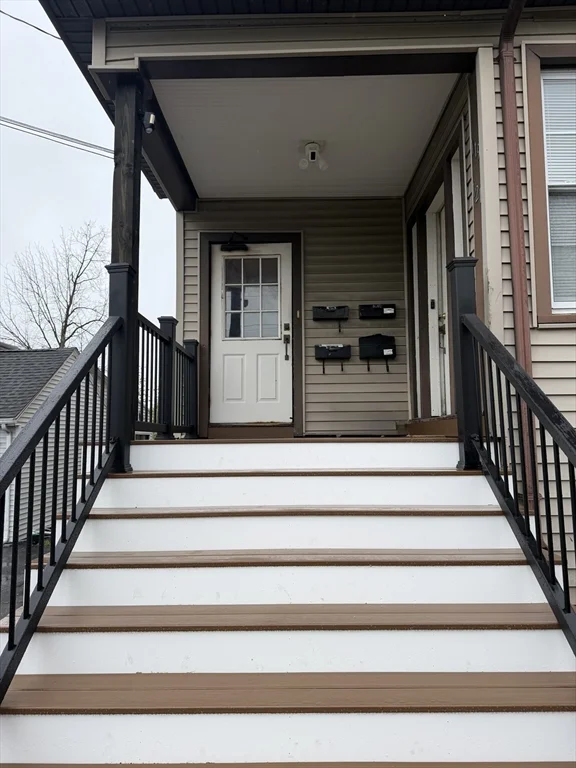 3 bed, 1 bath apartment for rent at 119 Airlie St Unit 2, Burncoat — photo 1 of 17