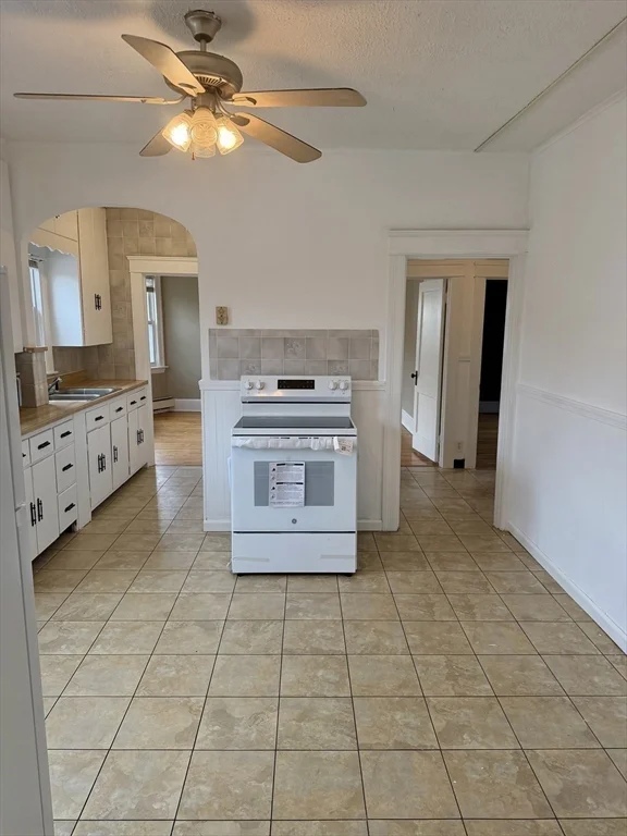 3 bed, 1 bath apartment for rent at 119 Airlie St Unit 2, Burncoat — photo 10 of 17