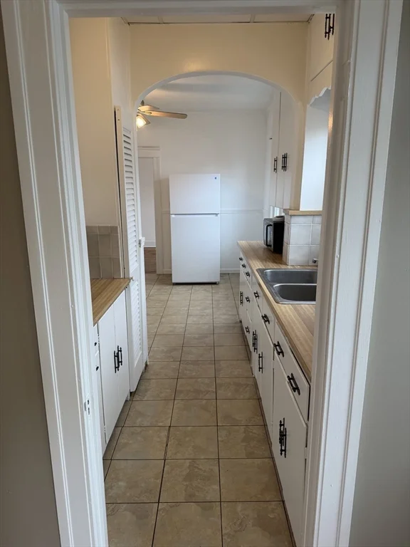 3 bed, 1 bath apartment for rent at 119 Airlie St Unit 2, Burncoat — photo 9 of 17