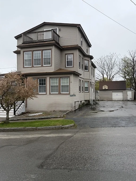 3 bed, 1 bath apartment for rent at 119 Airlie St Unit 2, Burncoat — photo 3 of 17