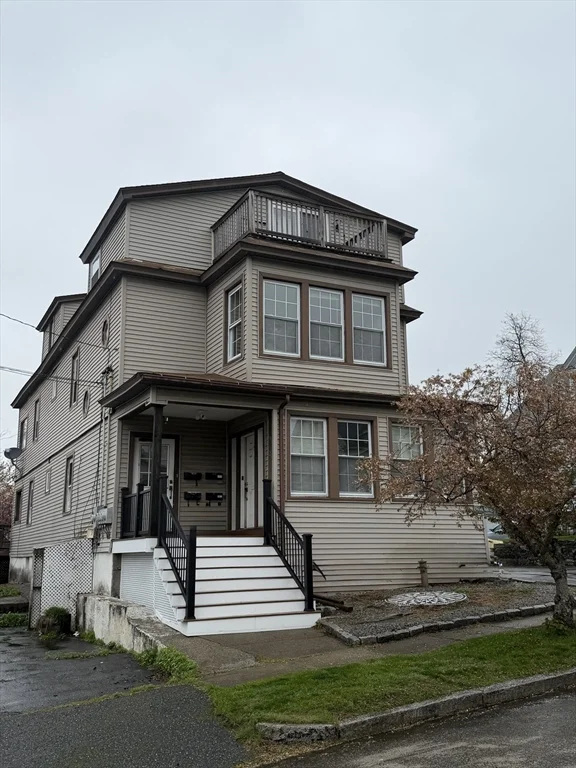 3 bed, 1 bath apartment for rent at 119 Airlie St Unit 2, Burncoat — photo 2 of 17