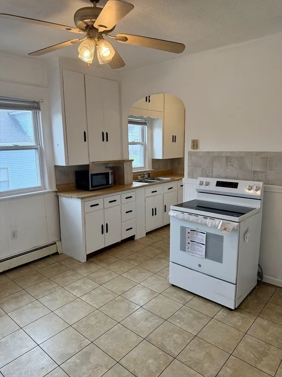 3 bed, 1 bath apartment for rent at 119 Airlie St Unit 2, Burncoat — photo 12 of 17