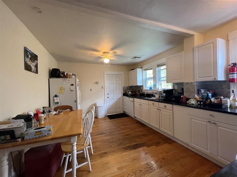 4 bed, 2 bath apartment for rent at 119 Albion St Unit 2, Powder House Square — photo 3 of 22