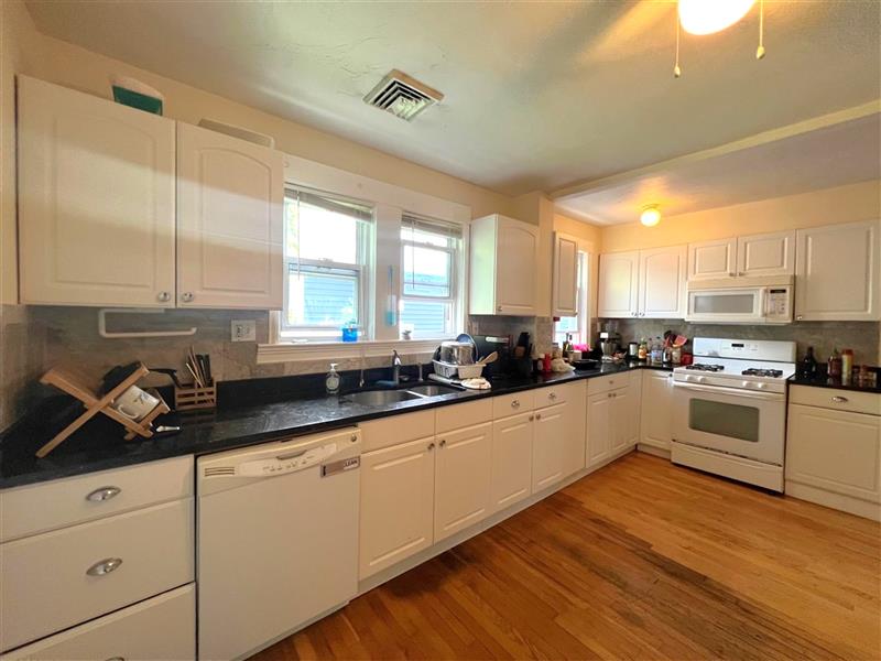 4 bed, 2 bath apartment for rent at 119 Albion St Unit 2, Powder House Square